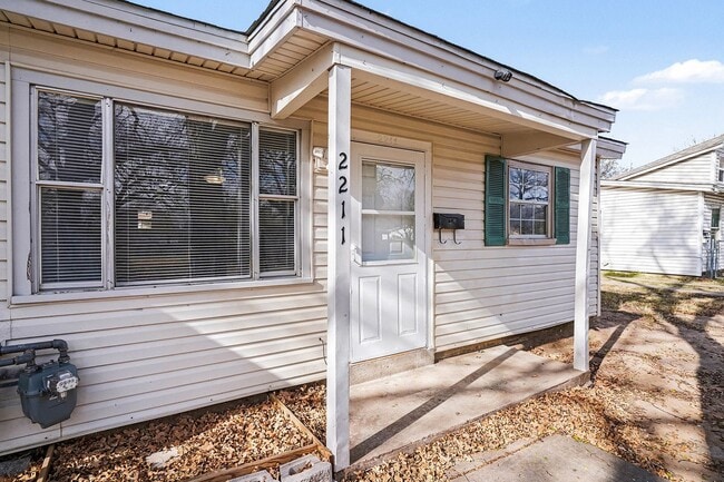 Building Photo - 2211 Barbell Ln