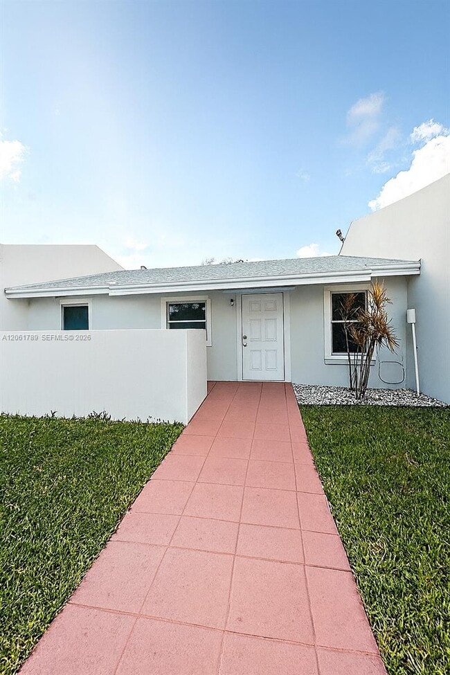 Building Photo - 10385 SW 209th Ln