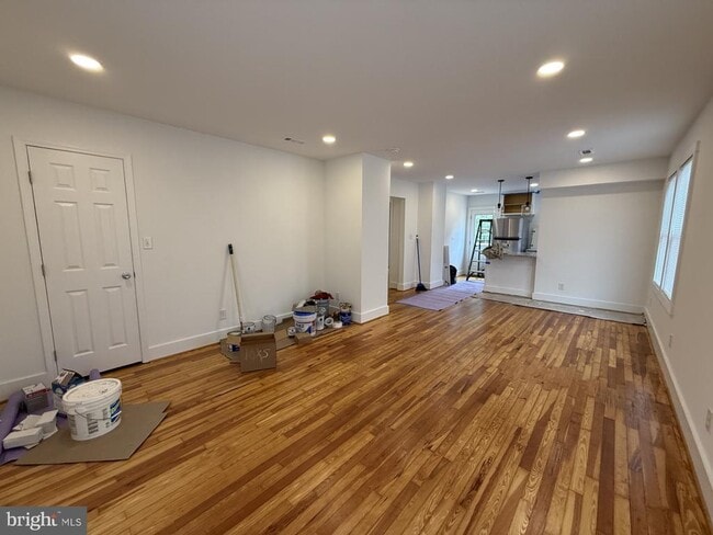 Building Photo - 618 Wolfe St Unit B Rental
