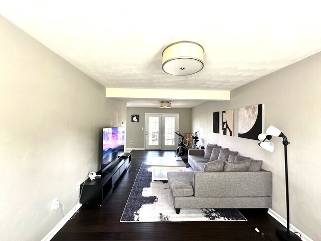 Photo - 555 Keystone Dr NW