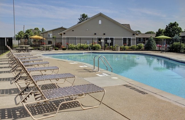 Pool - Arbor Court