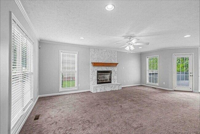 Photo - 209 Lansing Ct