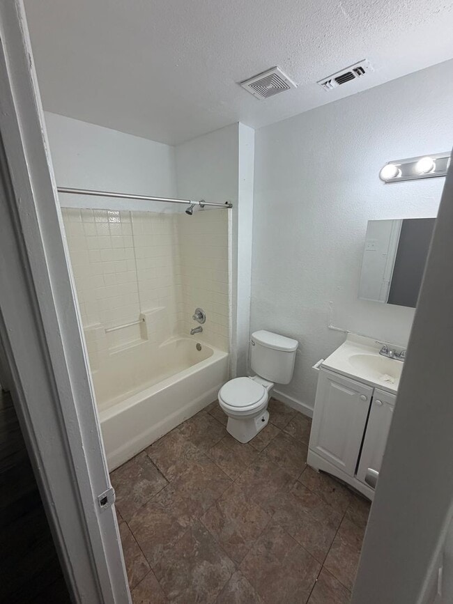 Photo - 5104-5106 Chapman St Unit 5106