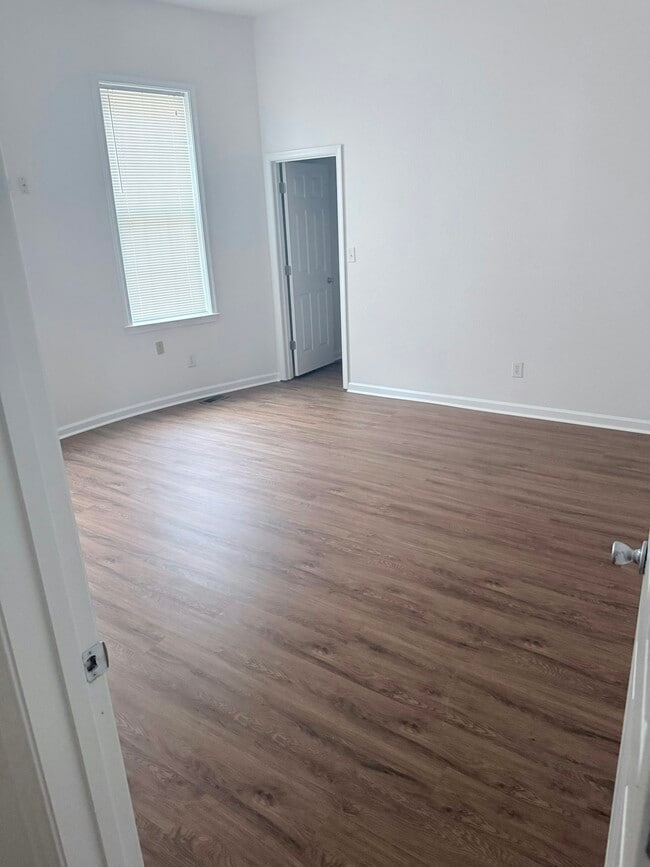 Photo - 213 W 30th St