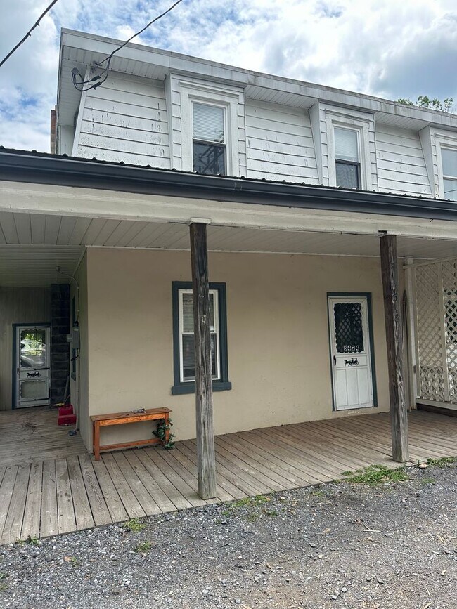 Building Photo - 3424 New Holland Rd Unit 3424 A