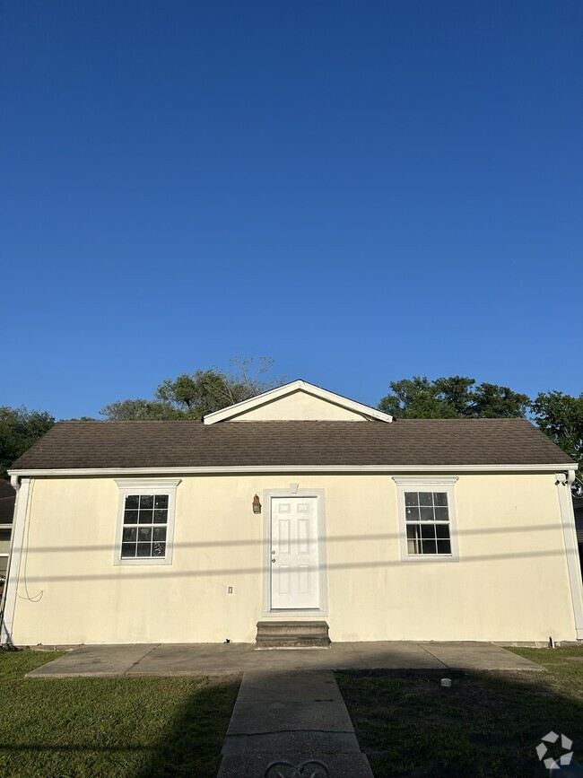 Building Photo - 4541 Laine Ave Rental