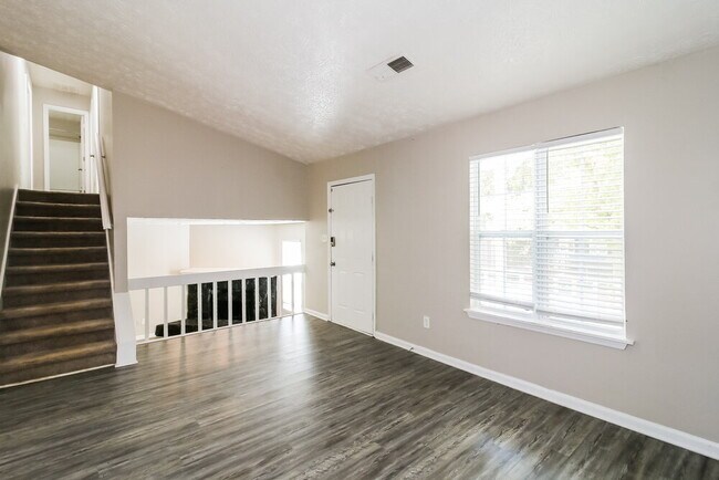 Photo - 548 Sherwood Greens