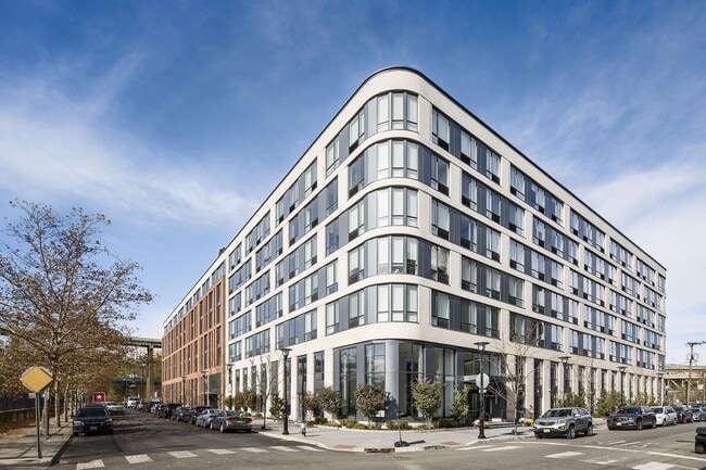 Building Photo - 372 9th St Unit 2F