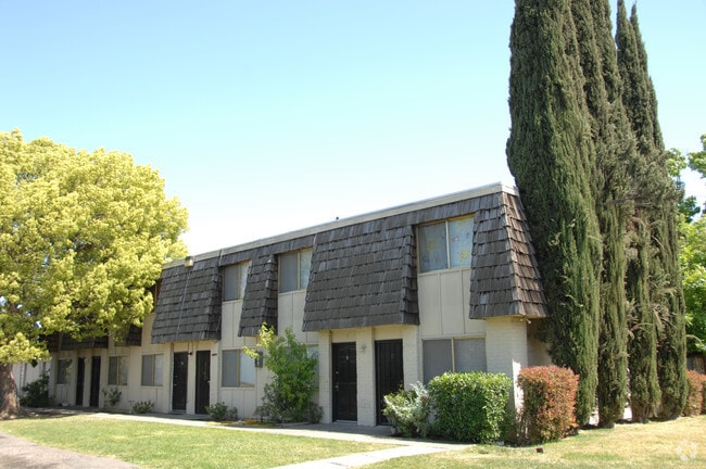 Building Photo - 764 E Swain Road Rental