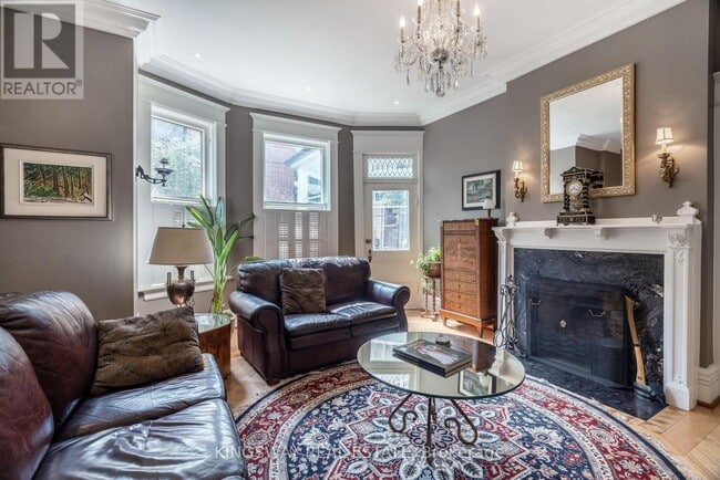 Photo - 166 High Park Ave