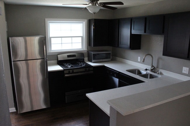 Nuevo renovado 2 habitaciones cocina - Warwick Court Townhomes