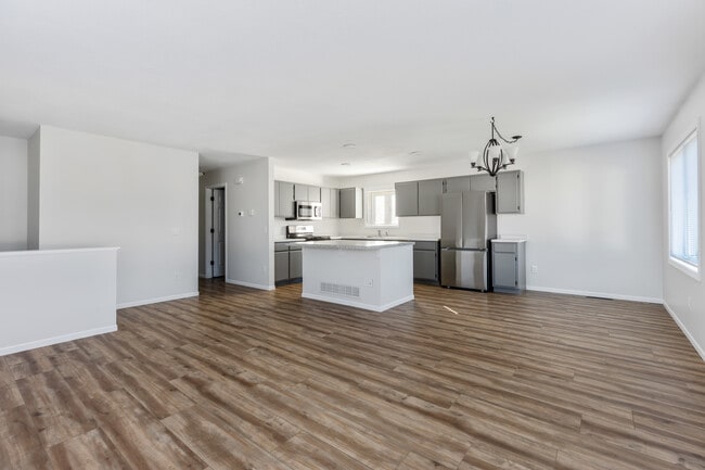 Photo - 915 Blair Cir