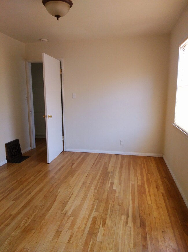 Bedroom - 1309 N Screenland Dr Apartments Unit 1309