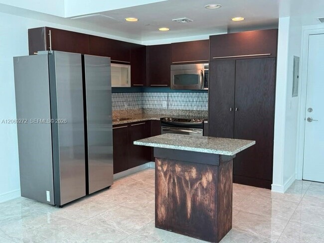 Building Photo - 950 Brickell Bay Dr Unit 1108
