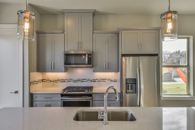 Photo - 736 N Plano Rd