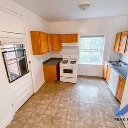 Building Photo - 1625 Ridge Ave Unit A