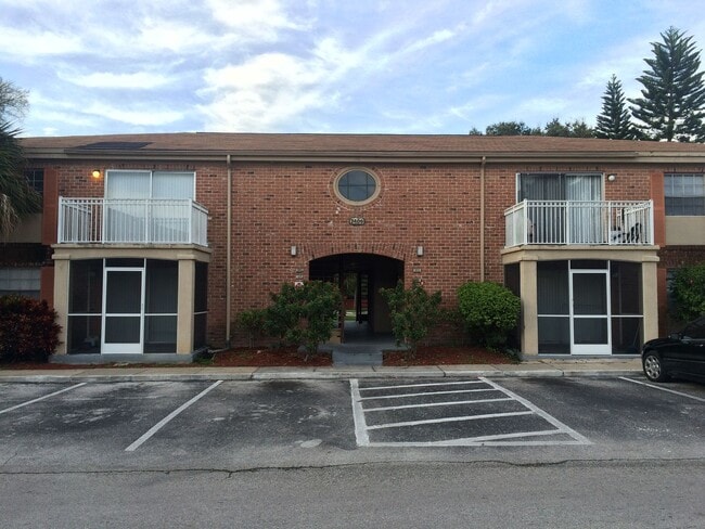 Building Photo - 2nd story, 2/1, updated unit on the Winter...