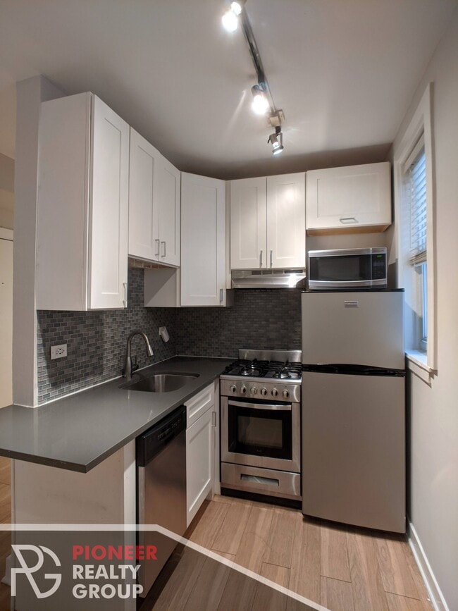 Photo - 517 W Belmont Ave Unit 42