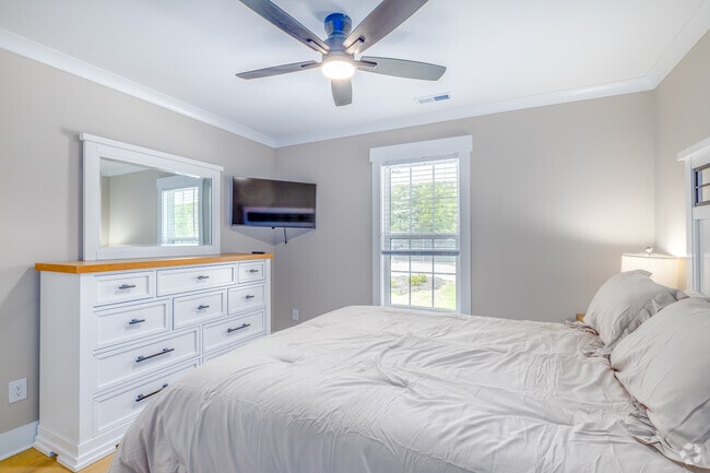 2BR, 2BA - 950SF - Second Bedroom