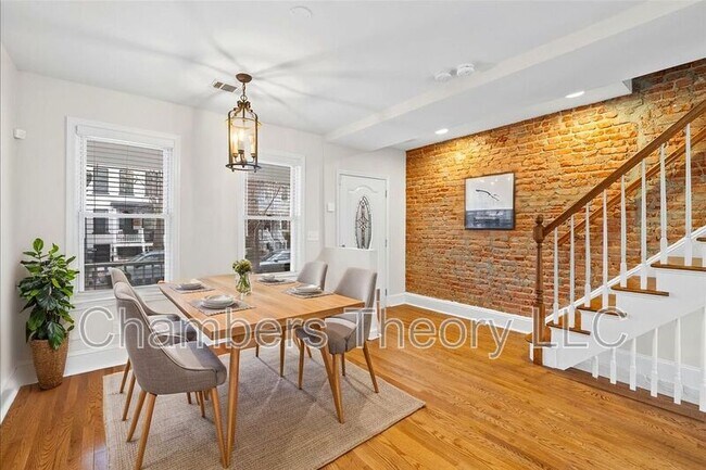 Photo - 619 Orleans Pl NE