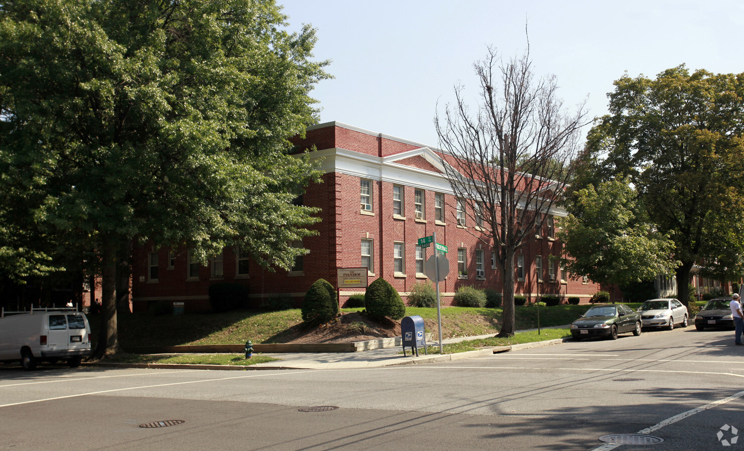 The Ivanhoe - The Ivanhoe Apartments