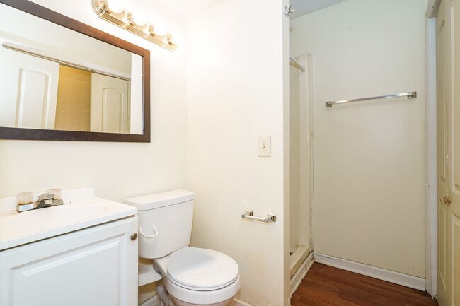 Photo - 136 Cedarwood Ln