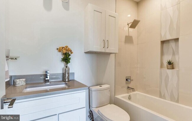 Photo - 631 Florida Ave NE Unit B