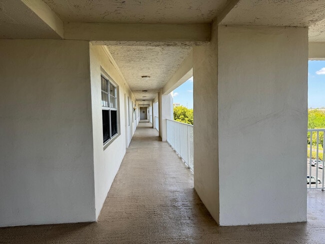 Photo - 3510 Oaks Way Unit 605