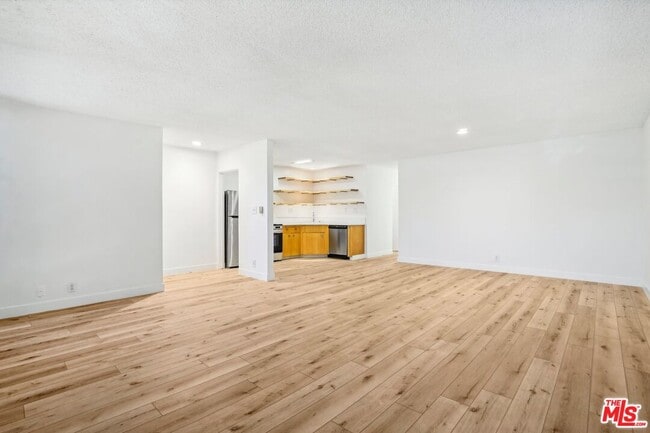 Photo - 9000 Clifton Wy Unidad 6