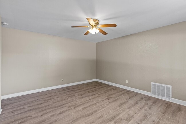 Photo - 1395 Bluebird Dr