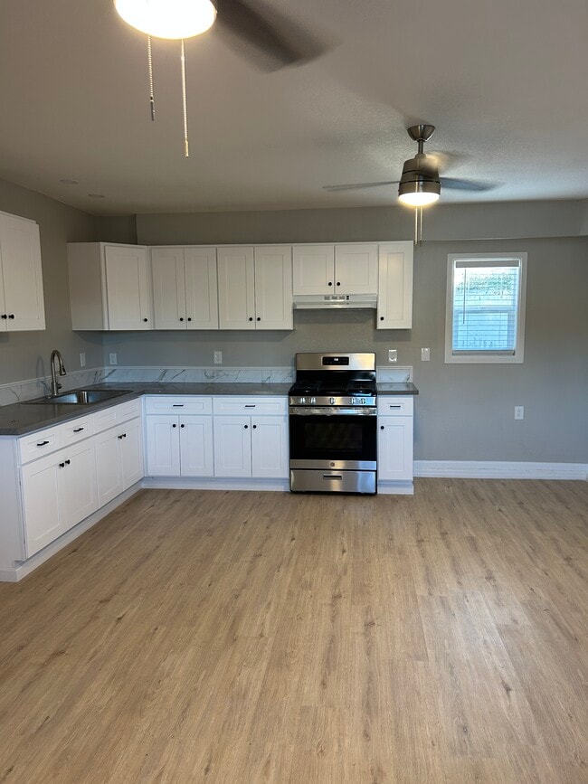 Building Photo - 1407 Chase St Rental
