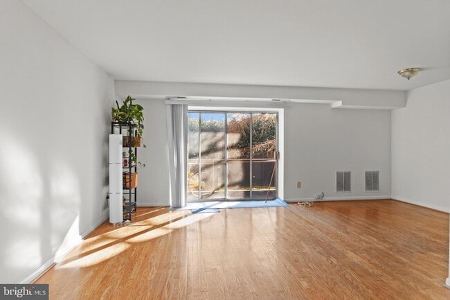 Photo - 1931 N Cleveland St Unit 213