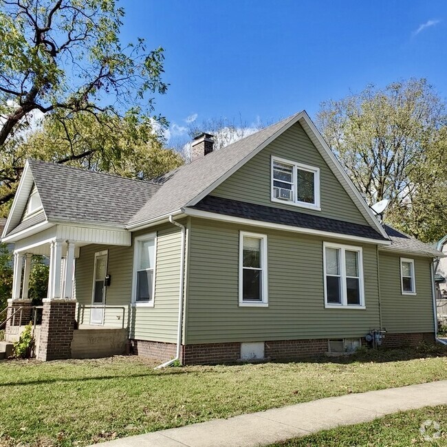 Building Photo - 700 W Illinois St Rental