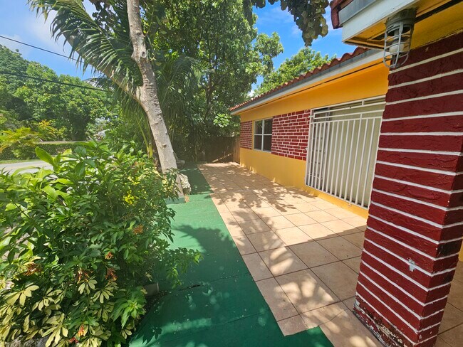 Photo - 1401 SW 76th Ct