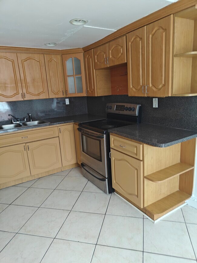 Cocina - 4156 W 10th Ln