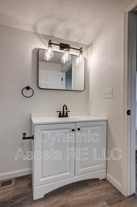 Photo - 705 N Cayuga St