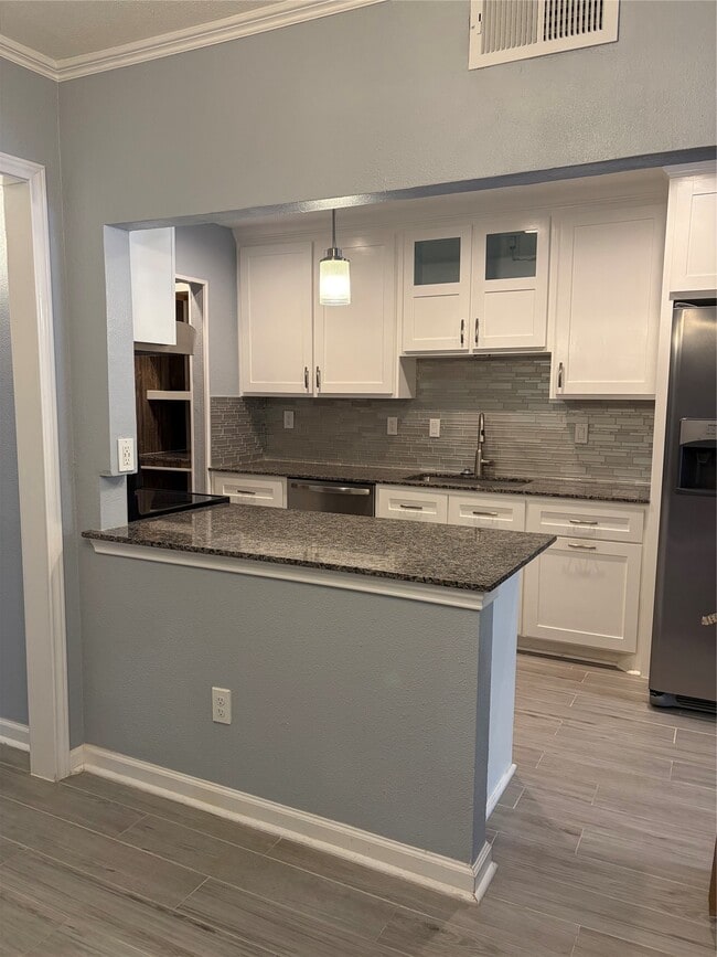 Building Photo - 11540 Chimney Rock Rd Unit 124