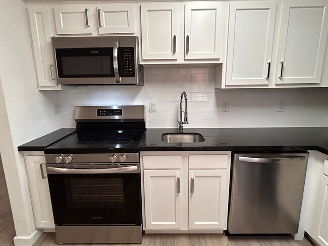 Photo - Mountain Plaza Apartments