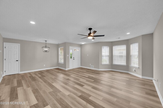 83 Tulip Ln