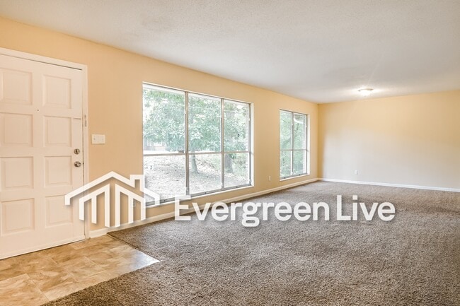 Photo - 1208 Oakley Dr