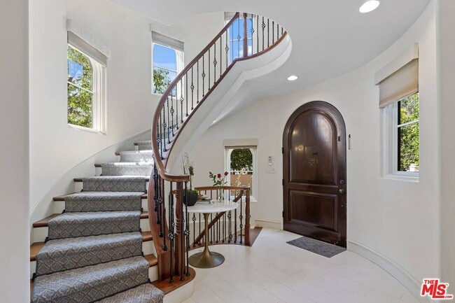 Photo - 300 N Dianthus St