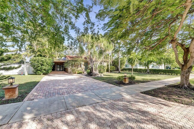 Building Photo - 2611 Roosevelt St