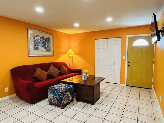 Building Photo - 8871 Belmont St Rental