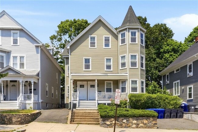 Building Photo - 132 S Angell St Unit 3