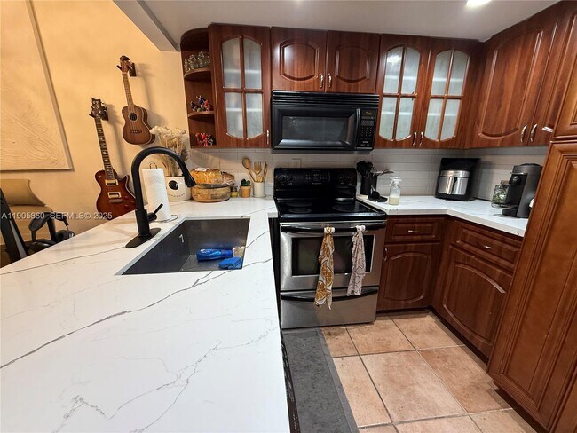 Building Photo - 540 Brickell Key Dr Unit 212