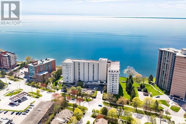 Photo - 5280 Lakeshore Rd. Unité 911