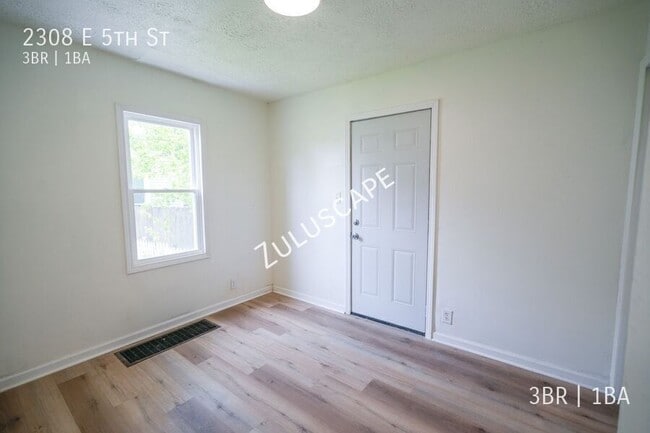 Photo - 2308 E 5th St