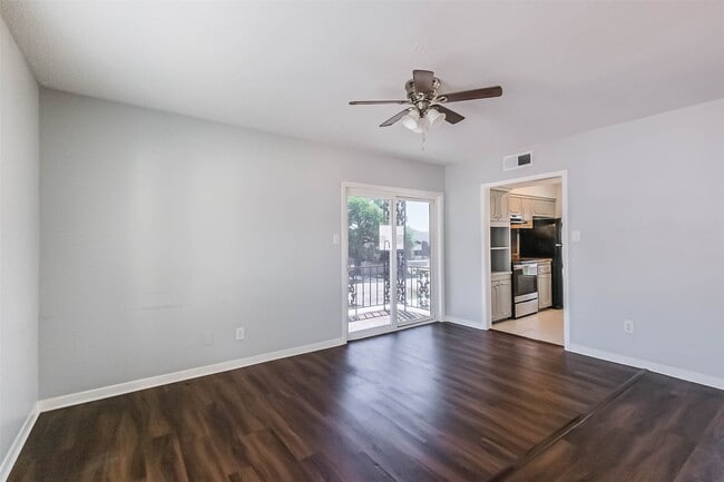 Photo - 5922 Fairdale Ln