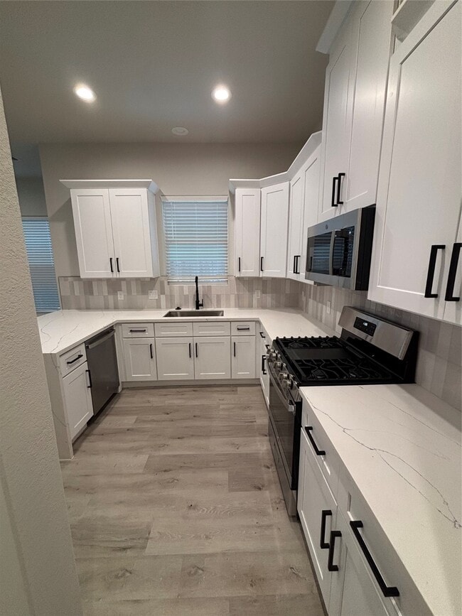 Photo - 108 E 44th St