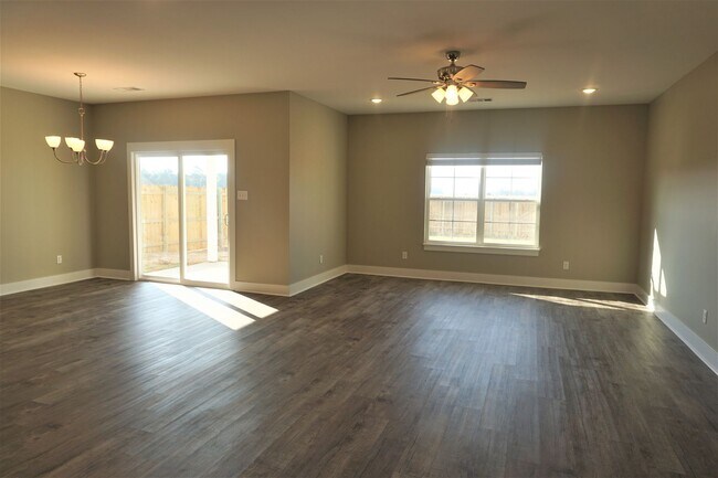 Photo - 3 Bedroom, 2 Bath Home with Privacy Fence ...